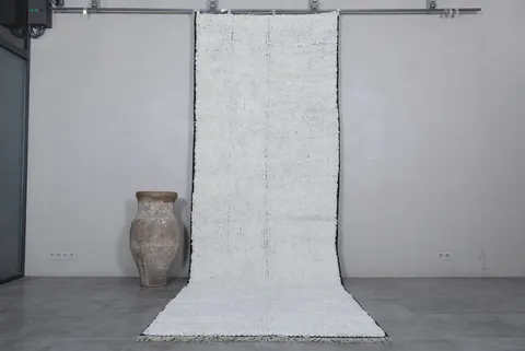 Tapis de couloir berbère Amayas blanc — tapis berbères contemporains