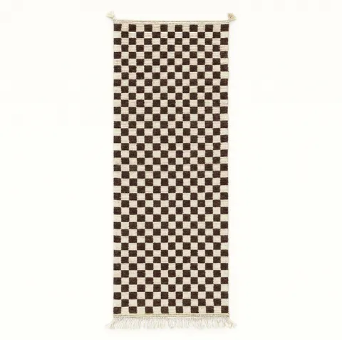 Tapis de couloir berbère Amayas marron et blanc à damier — tapis berbères contemporains