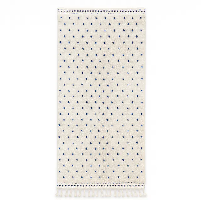 Tapis de couloir berbère Amnay blanc et bleu — tapis berbères contemporains