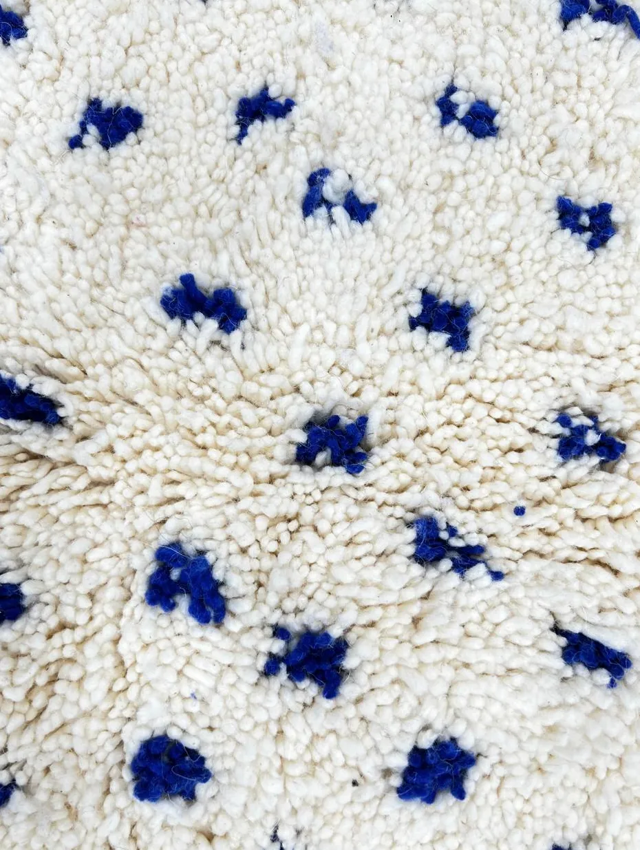 Tapis de couloir berbère Amnay blanc et bleu, vue 4 sur 4