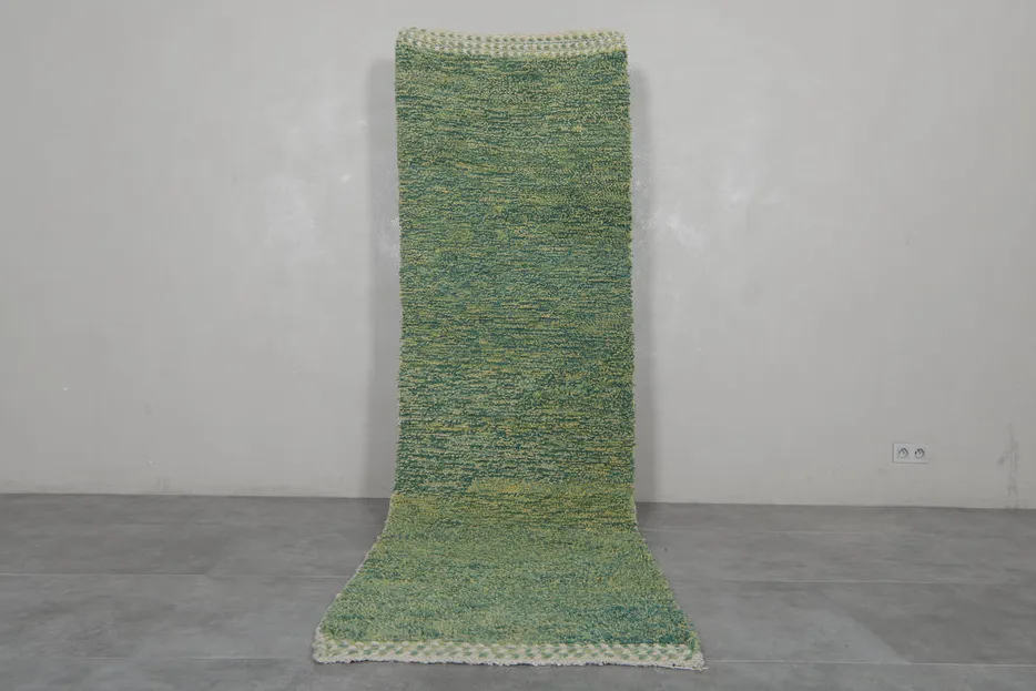 Tapis de couloir berbère Amoud vert — tapis berbères contemporains tissé à la main