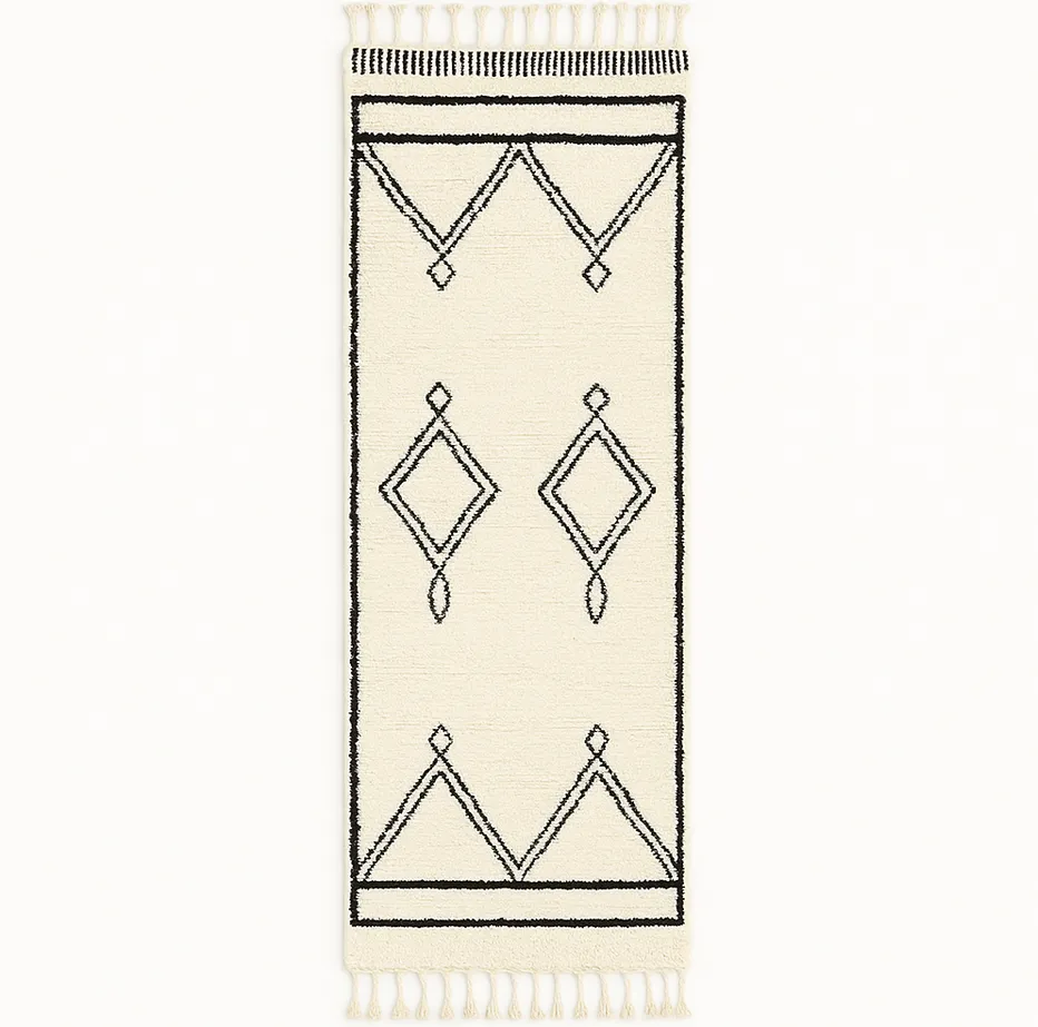 Tapis de couloir berbère Aoua blanc et noir à losanges — tapis berbères contemporains tissé à la main
