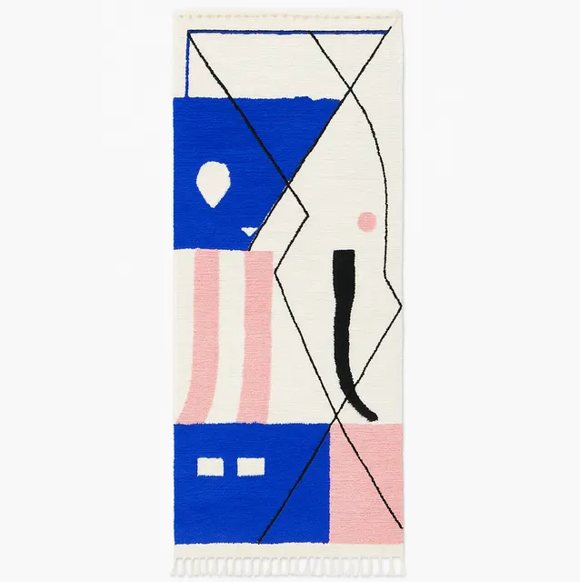 Tapis de couloir berbère Azigza bleu et rose au dessin abstrait — tapis berbères contemporains