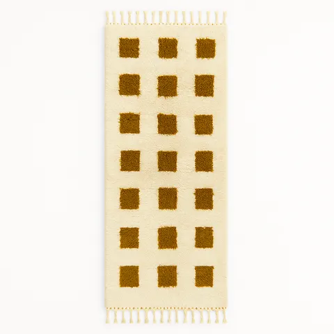 Tapis de couloir berbère Azrou blanc et moutarde à damier — tapis berbères contemporains