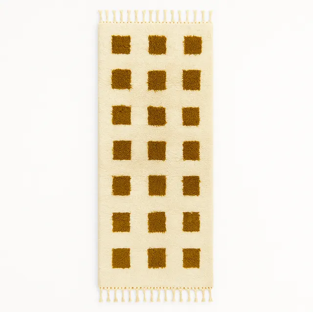 Tapis de couloir berbère Azrou blanc et moutarde à damier — tapis berbères contemporains