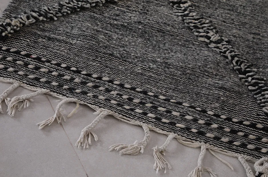 Tapis de couloir berbère Azul noir et crème à losanges, vue 7 sur 7