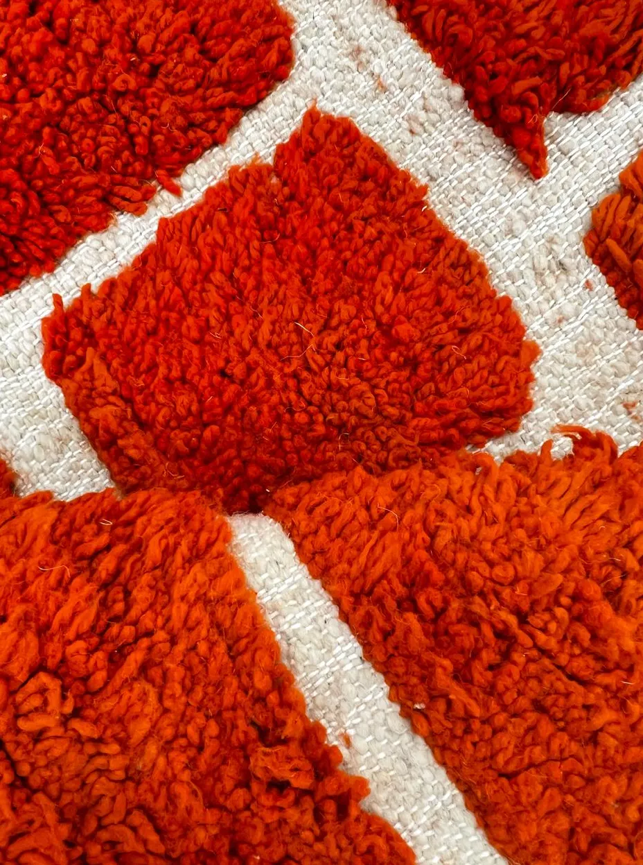 Tapis de couloir berbère Bhalil rouge et terracotta, vue 4 sur 4