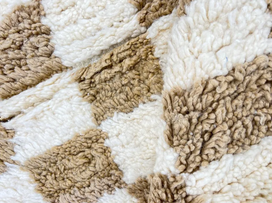 Tapis de couloir berbère Bouiblane beige à damier, vue 3 sur 4