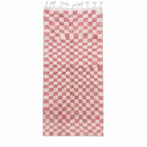 Tapis de couloir berbère Figuig rose à damier — tapis berbères contemporains