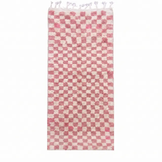 Tapis de couloir berbère Figuig rose à damier — tapis berbères contemporains