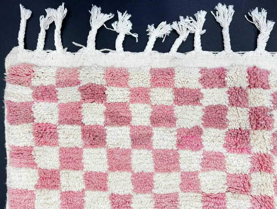 Tapis de couloir berbère Figuig rose à damier, vue 3 sur 4