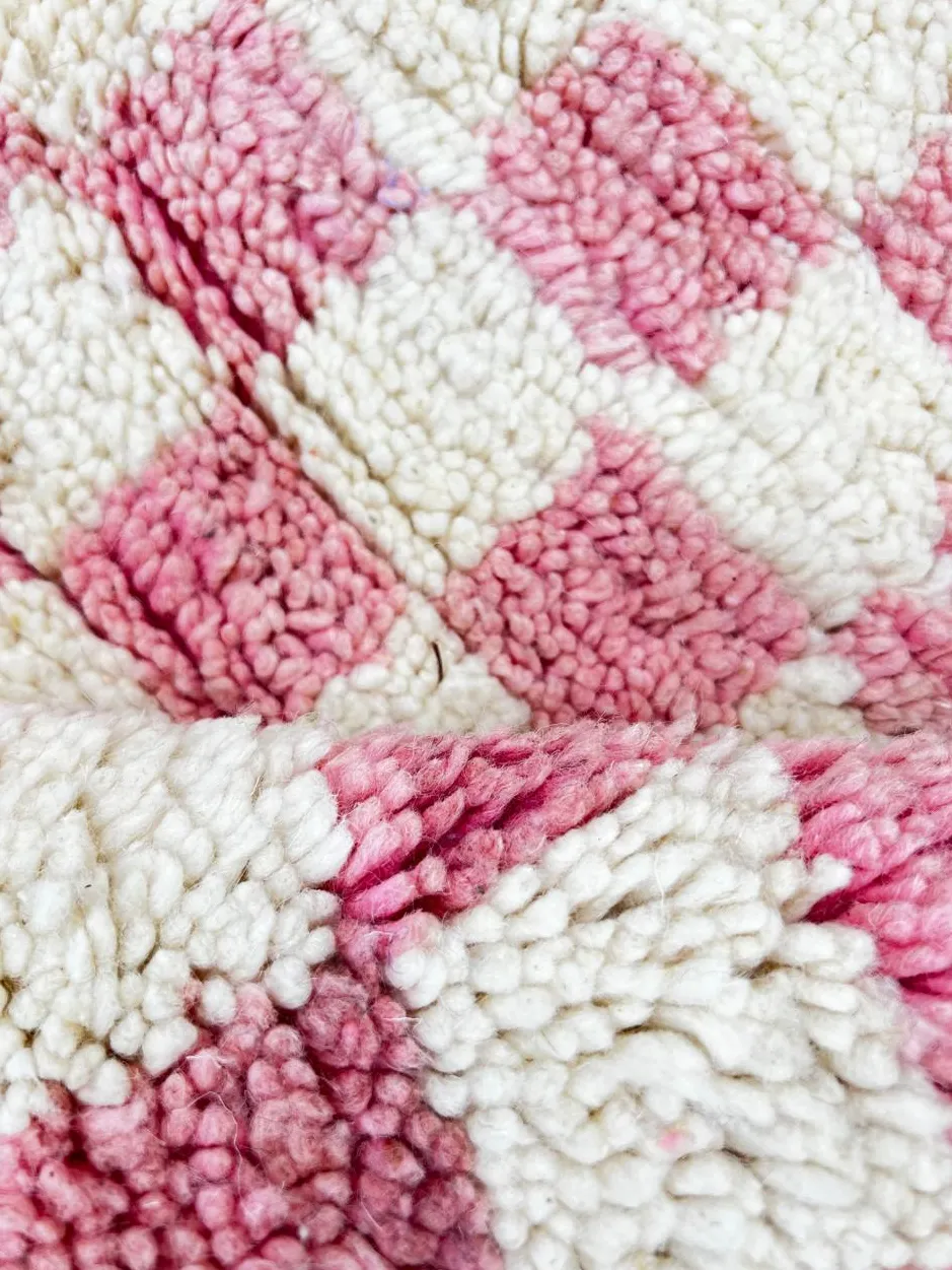 Tapis de couloir berbère Figuig rose à damier, vue 4 sur 4