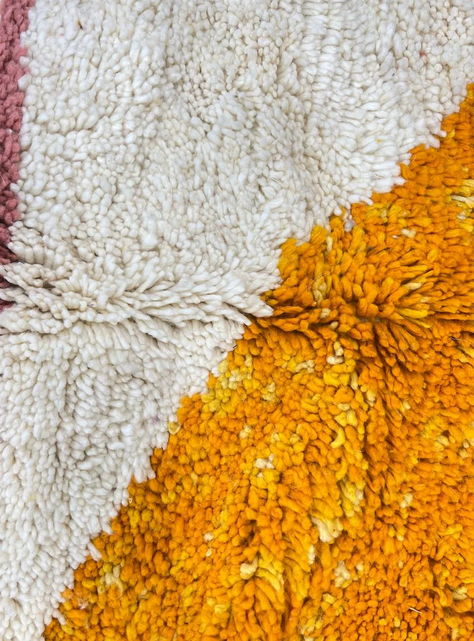 Tapis de couloir berbère Ghdat au dessin abstrait, vue 4 sur 4