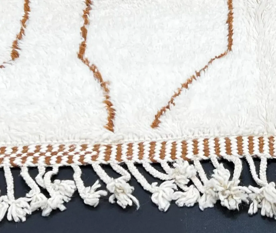 Tapis de couloir berbère Idir blanc et marron au dessin abstrait, vue 3 sur 4