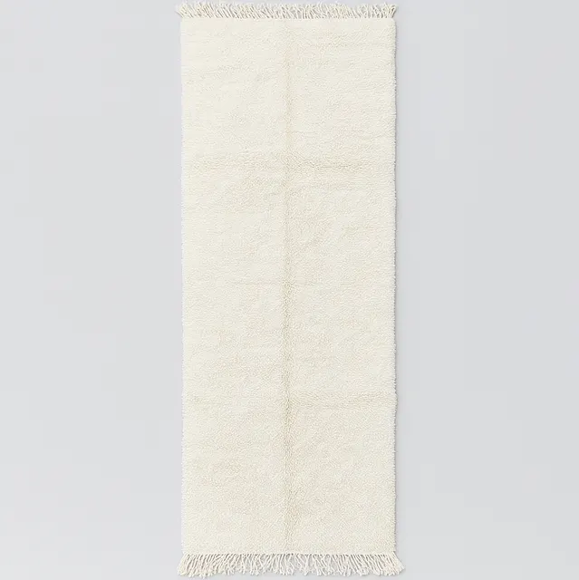 Tapis de couloir berbère Ineghmar blanc uni — tapis berbères contemporains