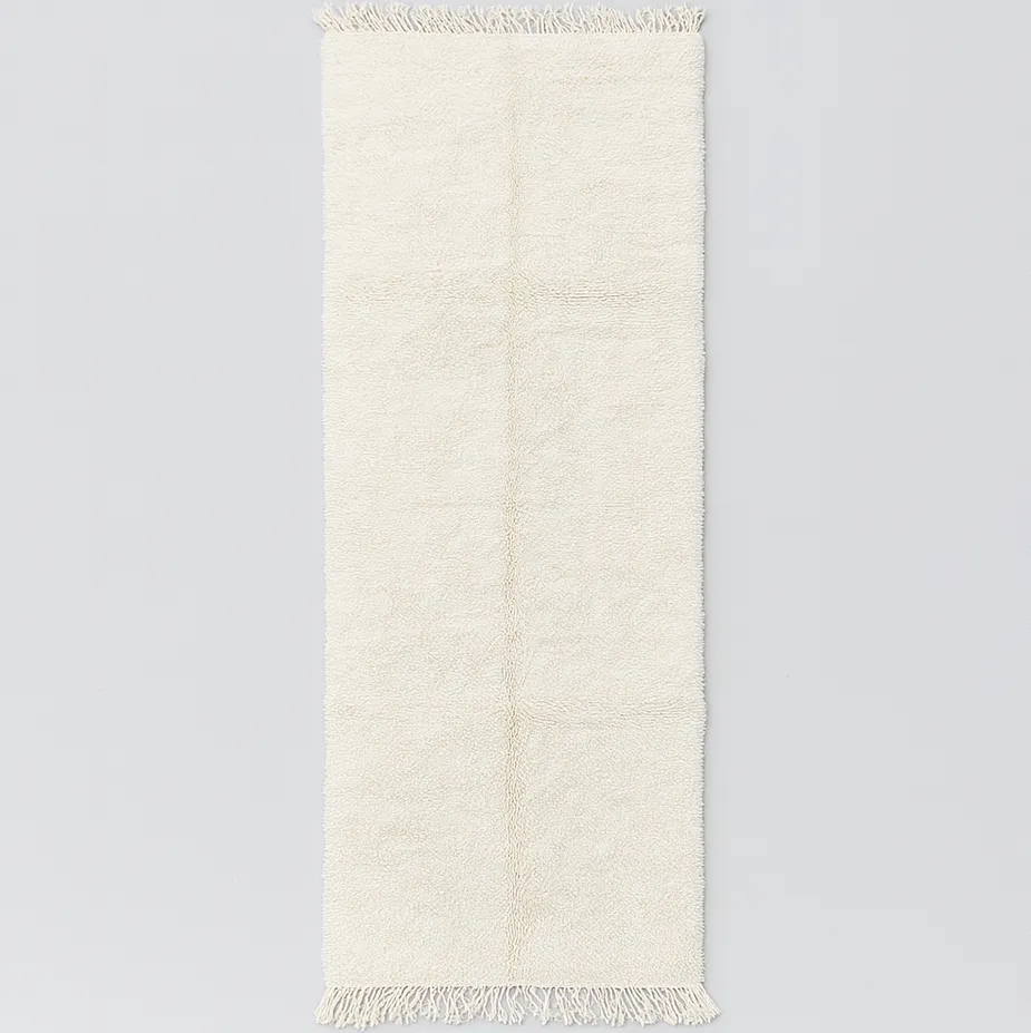 Tapis de couloir berbère Ineghmar blanc uni — tapis berbères contemporains tissé à la main