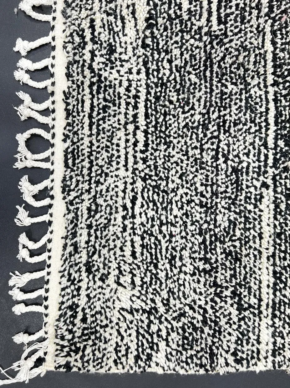 Tapis de couloir berbère Itri noir et blanc, vue 3 sur 4