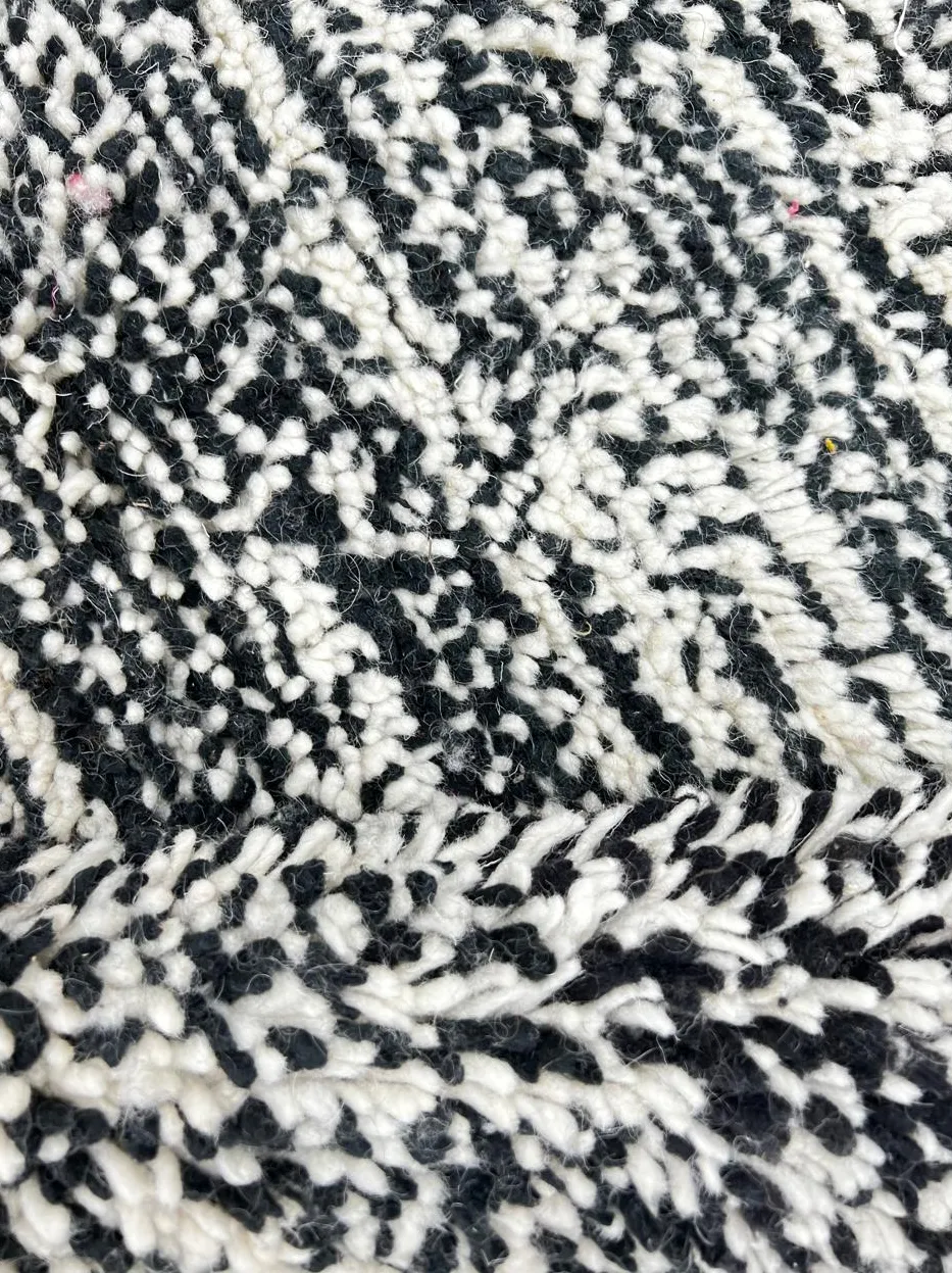 Tapis de couloir berbère Itri noir et blanc, vue 4 sur 4