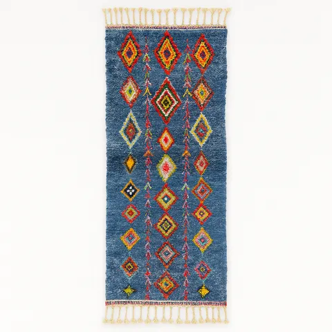 Tapis de couloir berbère Izza bleu et multicolore à losanges — tapis berbères contemporains