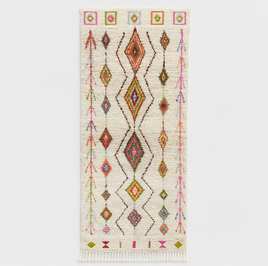 Tapis de couloir berbère Kella blanc et multicolore à losanges — tapis berbères contemporains tissé à la main