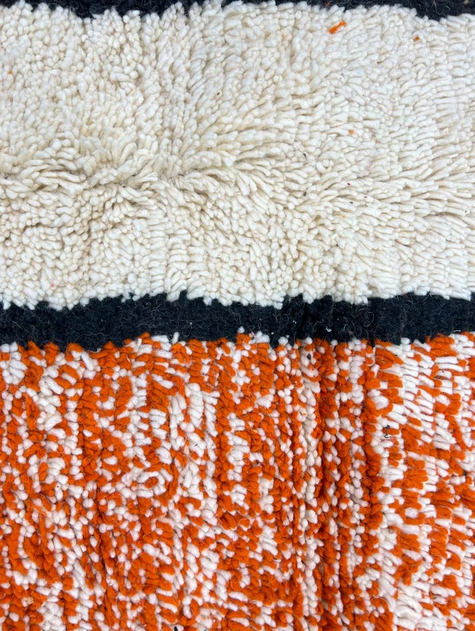 Tapis de couloir berbère Lakhdar au dessin abstrait, vue 3 sur 4