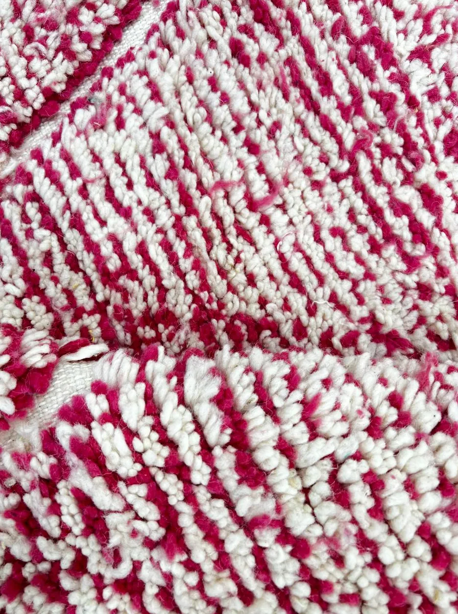 Tapis de couloir berbère Loukkos rose à losanges, vue 3 sur 4