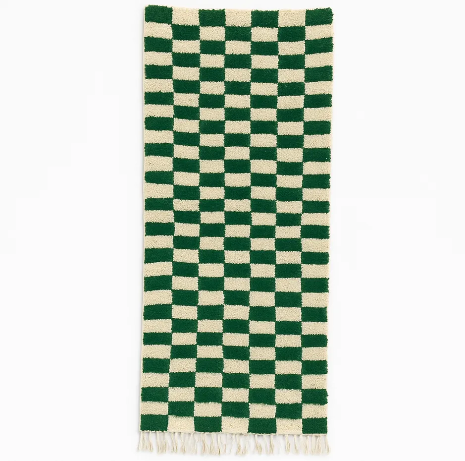 Tapis de couloir berbère Lunja vert et blanc à damier — tapis berbères contemporains tissé à la main