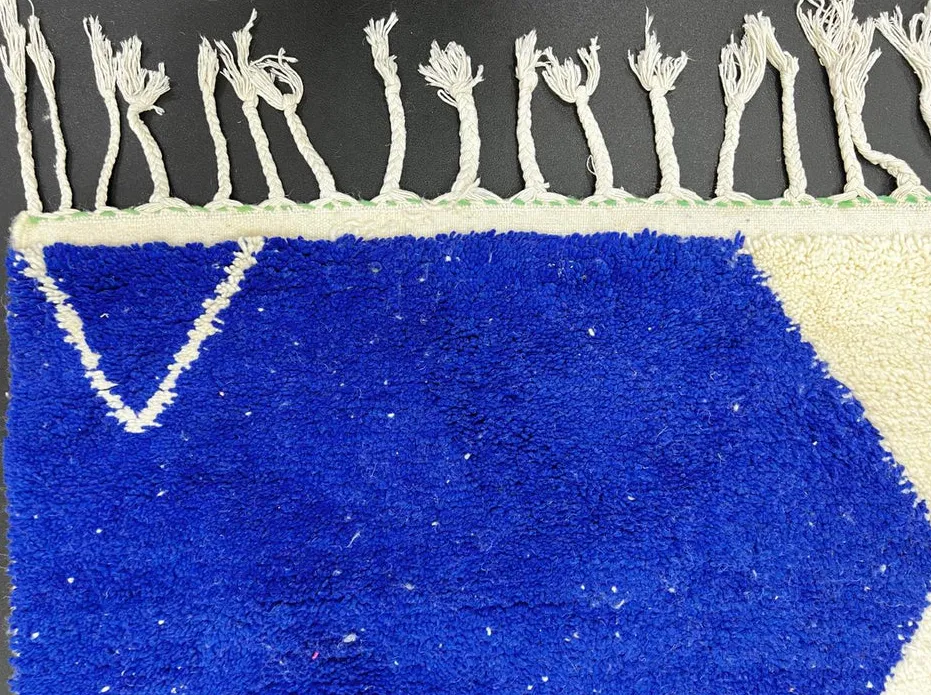Tapis de couloir berbère Massin bleu et vert aux motifs géométriques, vue 3 sur 4