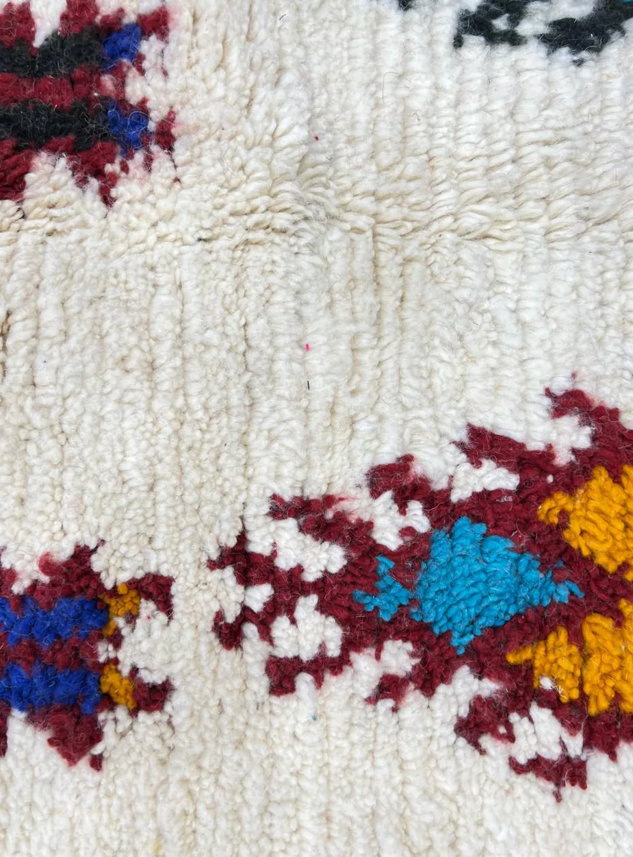 Tapis de couloir berbère Melloul blanc aux motifs berbères, vue 4 sur 4