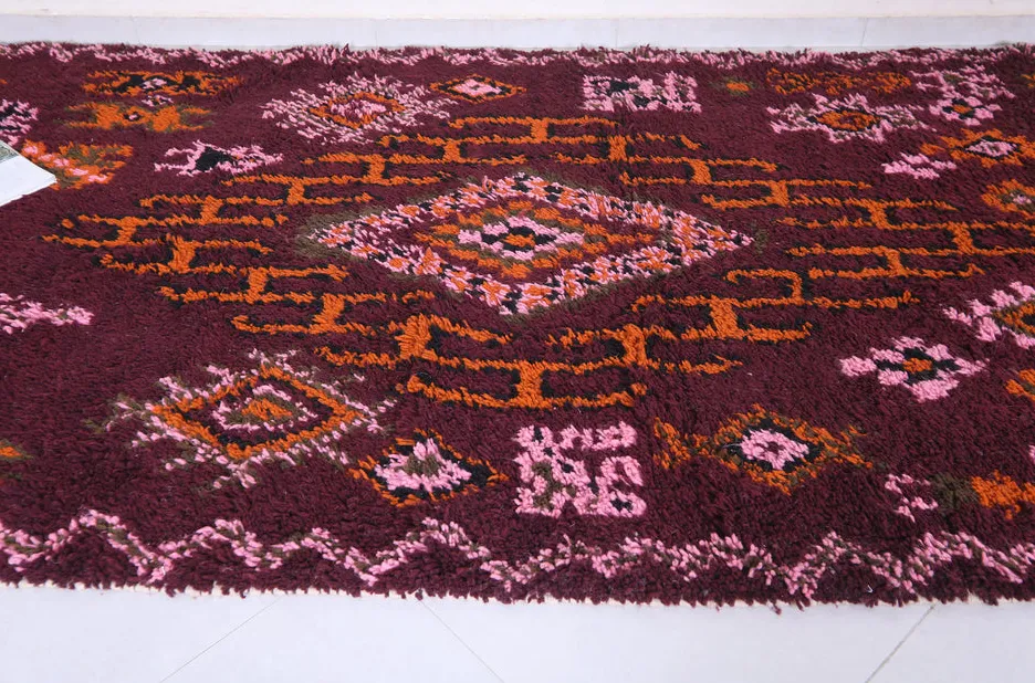Tapis de couloir berbère Nfis aux motifs géométriques, vue 5 sur 7