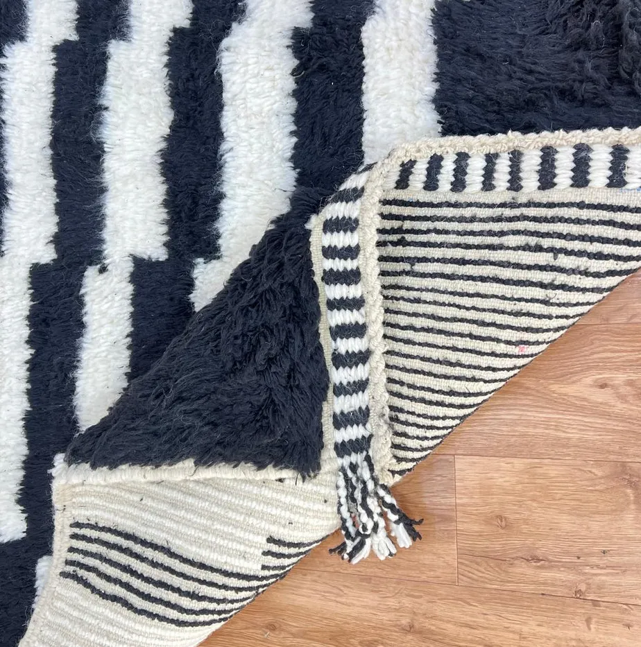 Tapis de couloir berbère Nfis noir et blanc, vue 3 sur 4