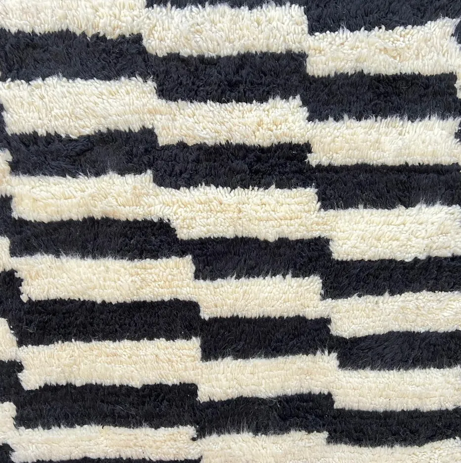 Tapis de couloir berbère Nfis noir et blanc, vue 4 sur 4