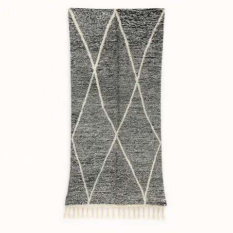 Tapis de couloir berbère Nkob blanc à losanges — tapis berbères contemporains