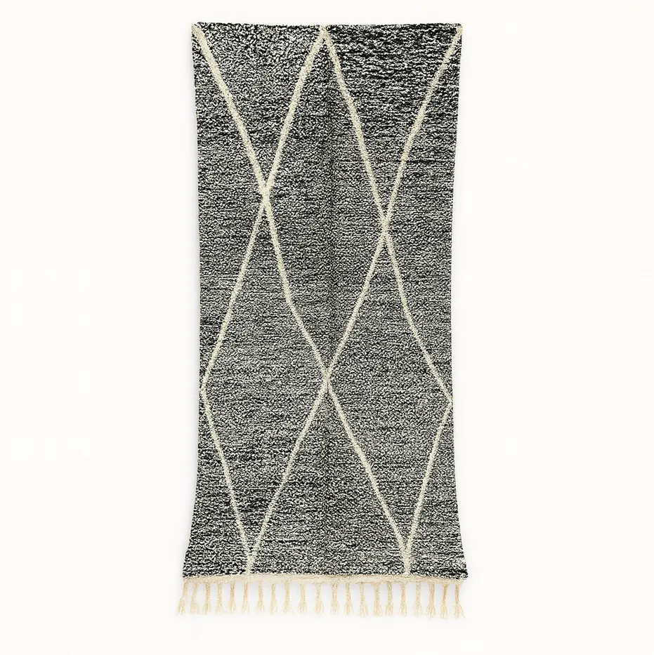 Tapis de couloir berbère Nkob blanc à losanges — tapis berbères contemporains tissé à la main