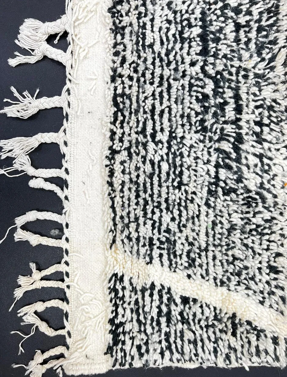 Tapis de couloir berbère Nkob blanc à losanges, vue 3 sur 4