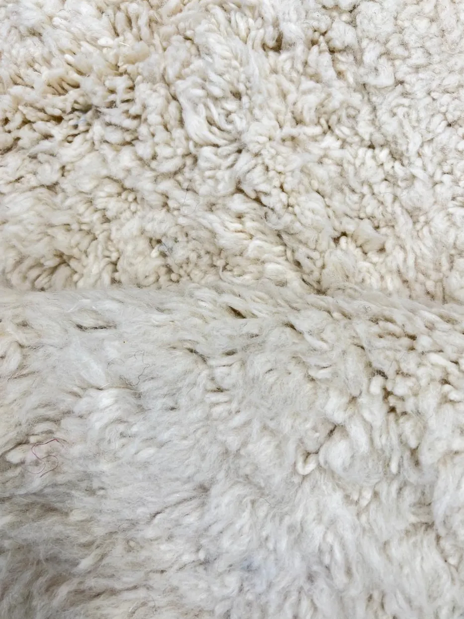 Tapis de couloir berbère Ouanoukrim blanc et bleu uni, vue 3 sur 4