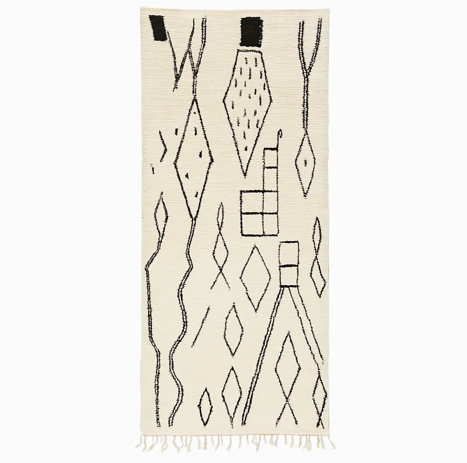 Tapis de couloir berbère Ouezzane noir et blanc uni — tapis berbères contemporains tissé à la main
