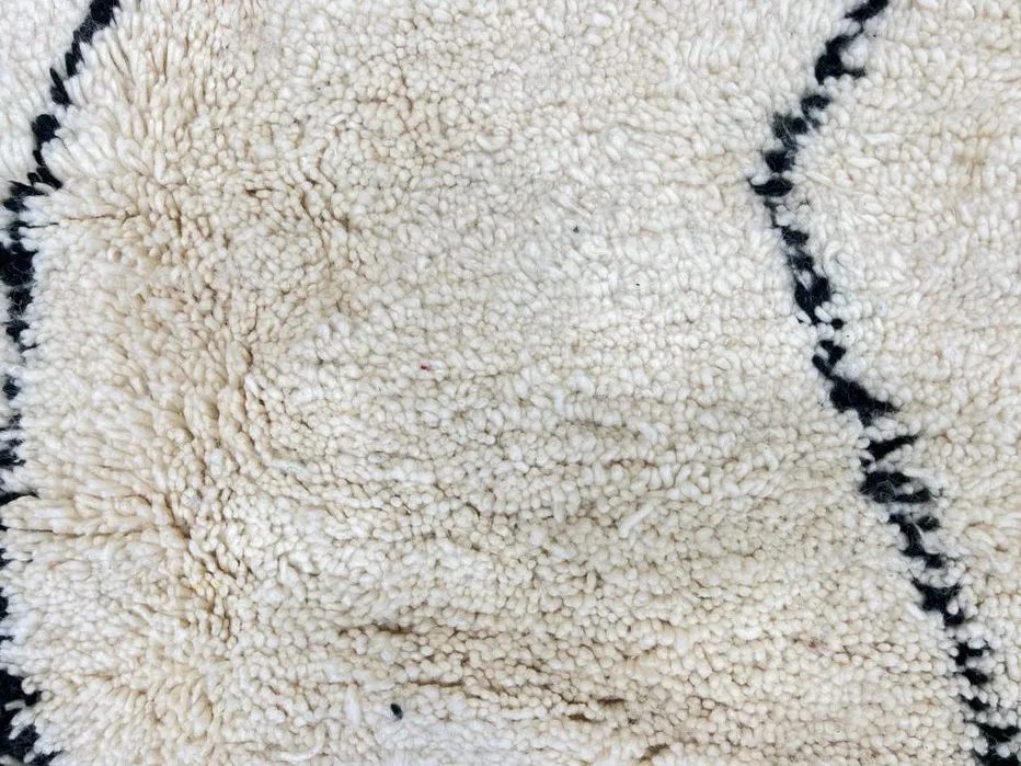 Tapis de couloir berbère Skoura blanc et noir, vue 3 sur 4