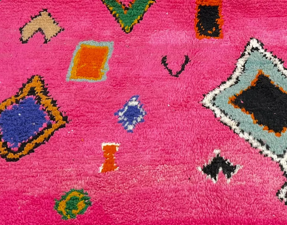 Tapis de couloir berbère Souss rose et multicolore, vue 3 sur 4