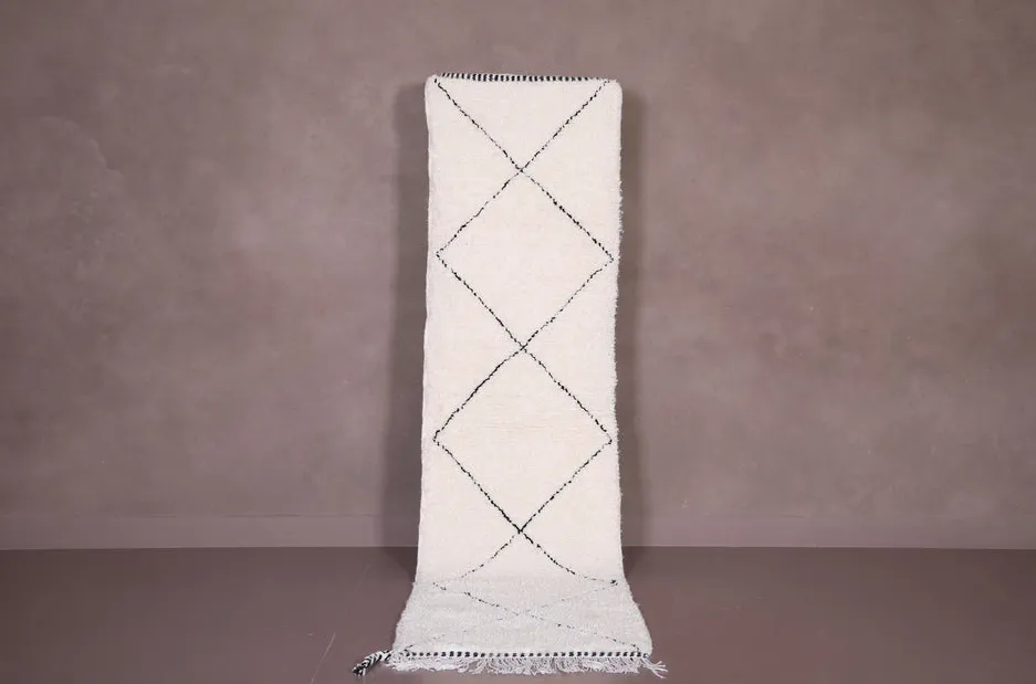 Tapis de couloir berbère Taddart crème et noir à losanges — tapis berbères contemporains tissé à la main