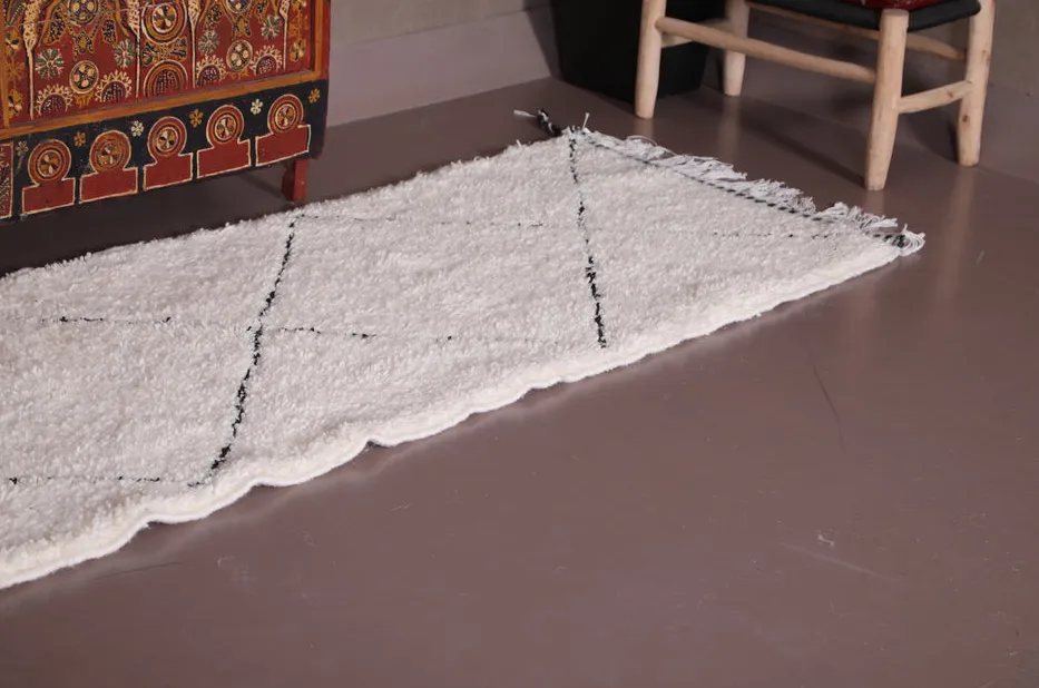 Tapis de couloir berbère Taddart crème et noir à losanges, vue 4 sur 7
