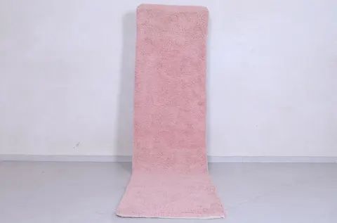 Tapis de couloir berbère Tadla rose — tapis berbères contemporains