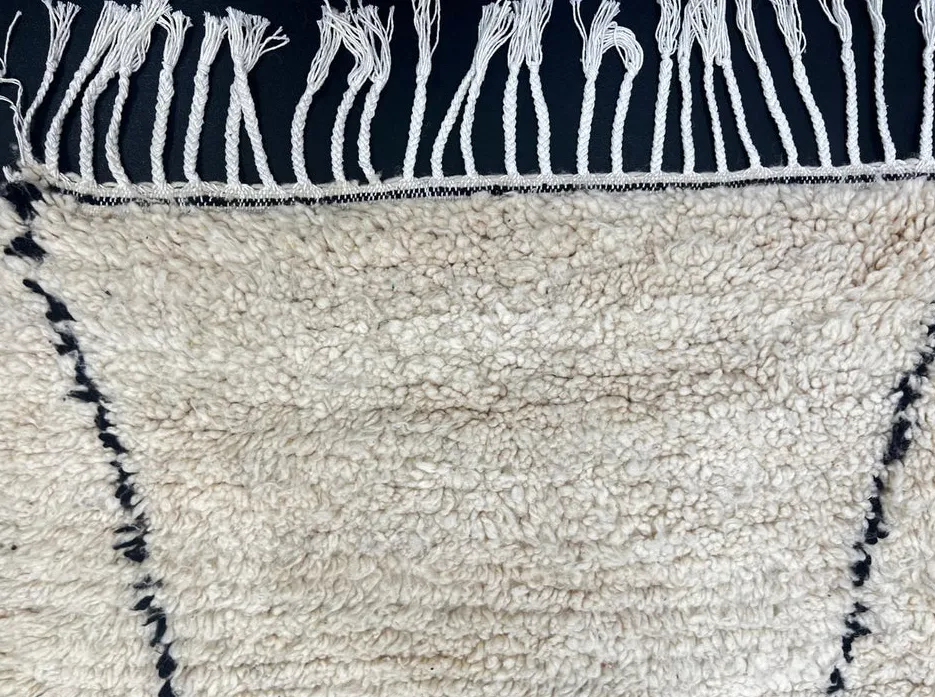 Tapis de couloir berbère Tamilla blanc et noir à lignes, vue 3 sur 4