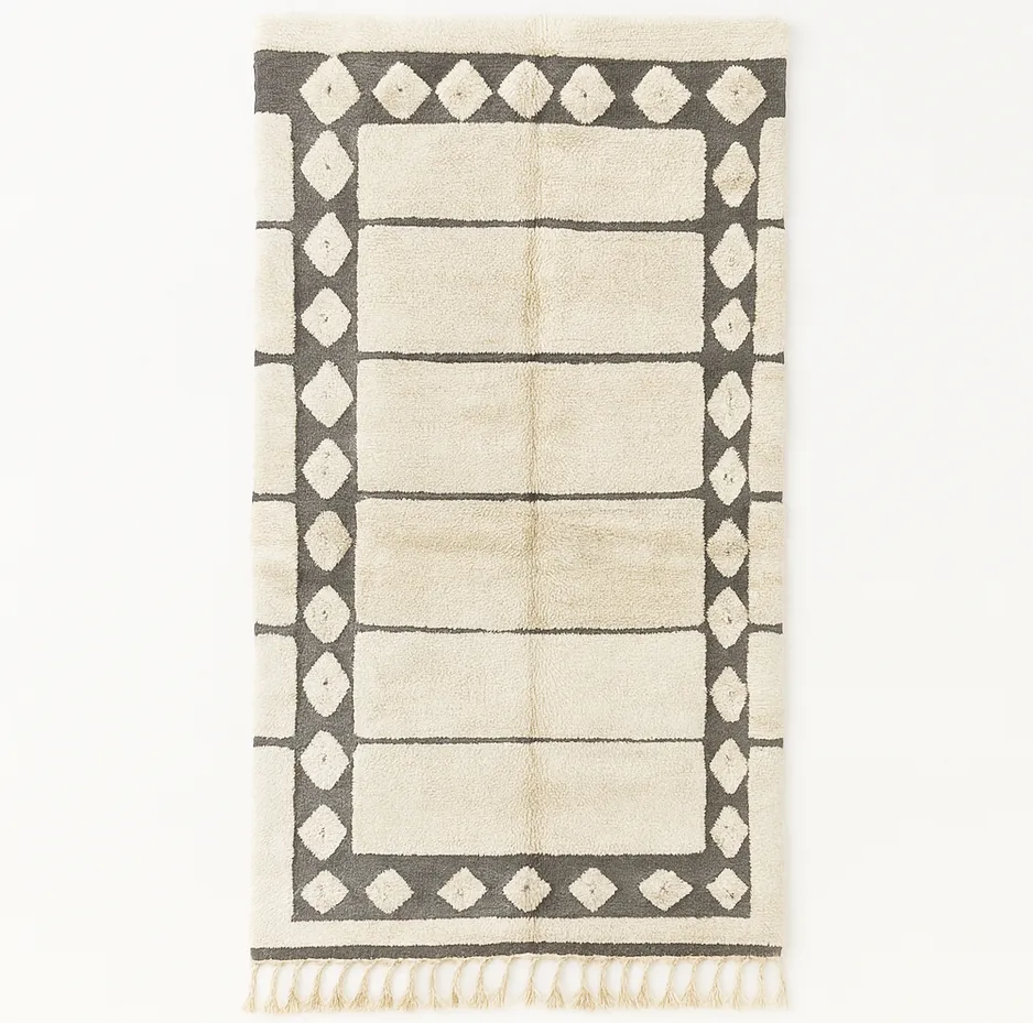 Tapis de couloir berbère Tamurt blanc et gris aux motifs berbères — tapis berbères contemporains tissé à la main