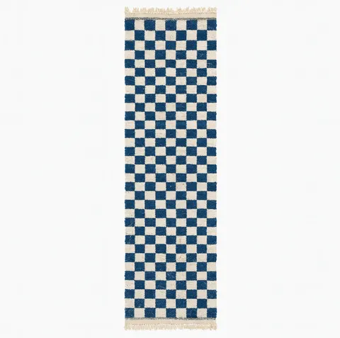 Tapis de couloir berbère Tasa bleu à damier — tapis berbères contemporains