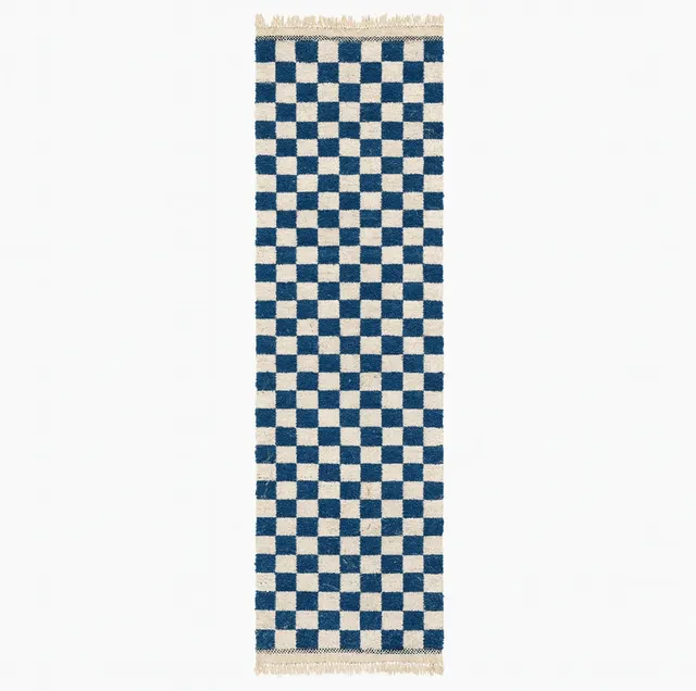 Tapis de couloir berbère Tasa bleu à damier — tapis berbères contemporains