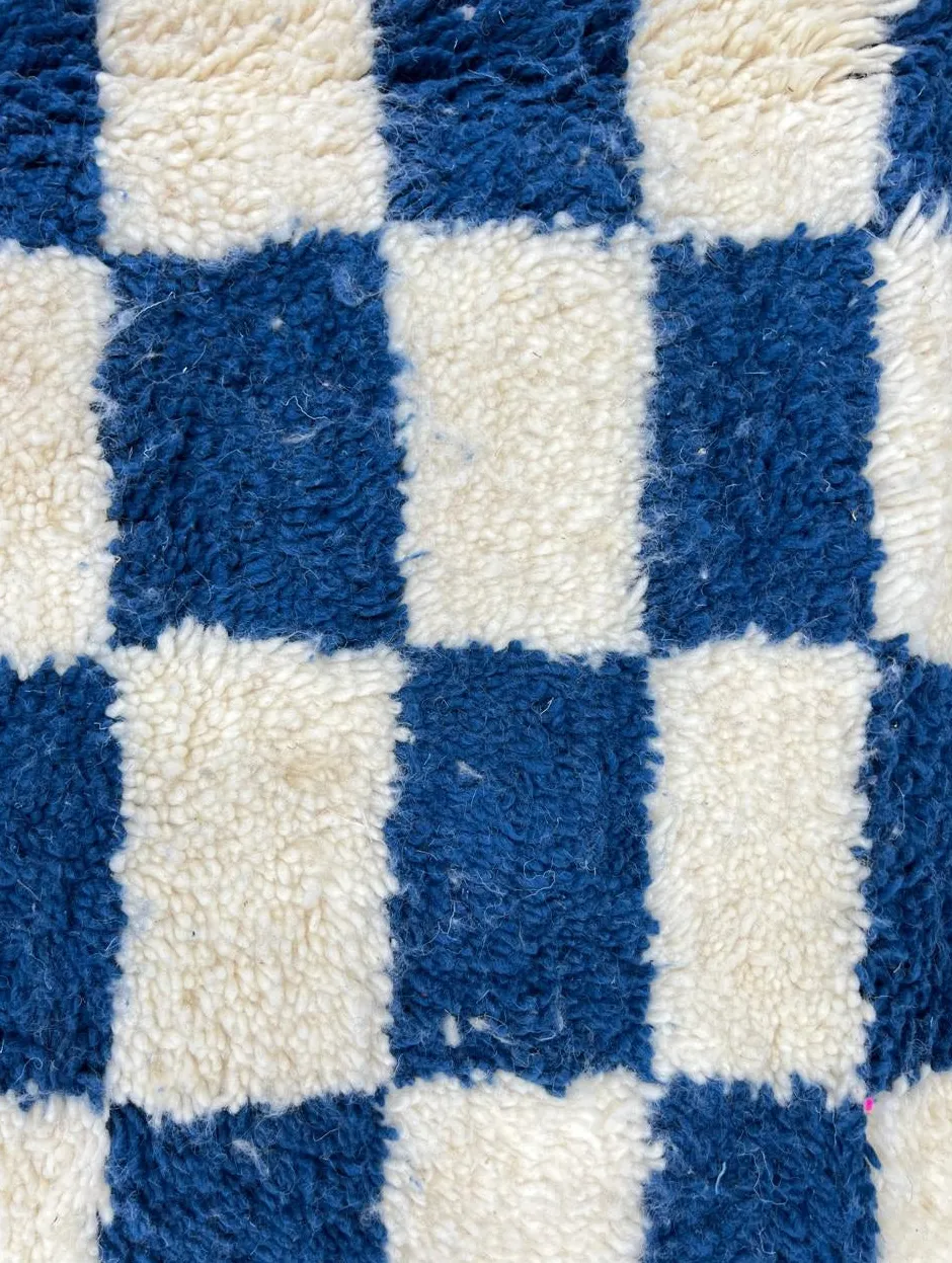 Tapis de couloir berbère Tasa bleu à damier, vue 3 sur 4