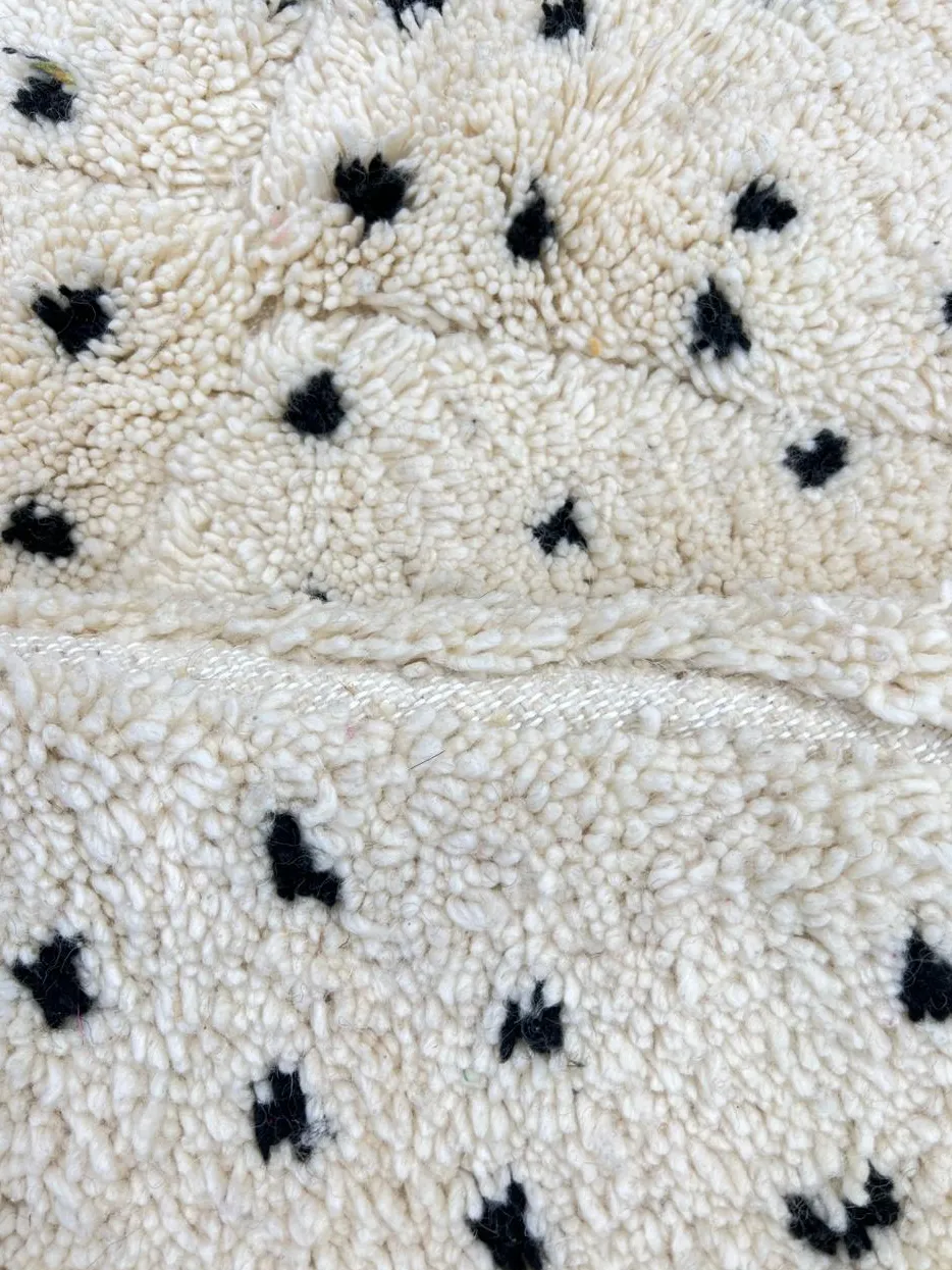 Tapis de couloir berbère Tazaghart noir et blanc uni, vue 3 sur 4