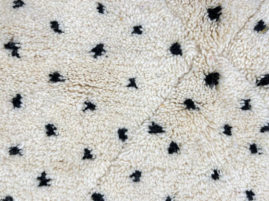Tapis de couloir berbère Tazaghart noir et blanc uni, vue 4 sur 4