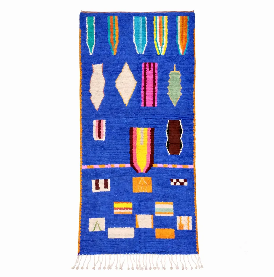 Tapis de couloir berbère Tazzarine bleu aux motifs géométriques — tapis berbères contemporains tissé à la main